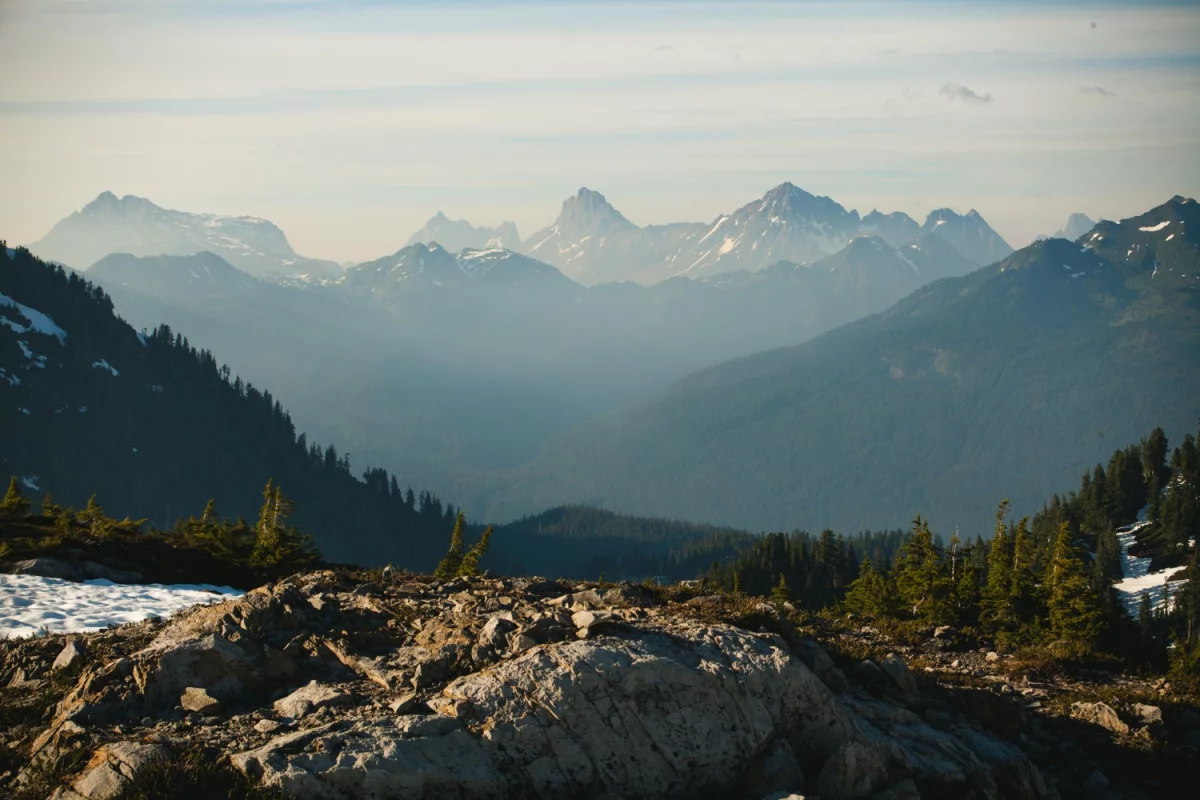 Łóżka składane – Idealne rozwiązanie dla małych przestrzeni i gości